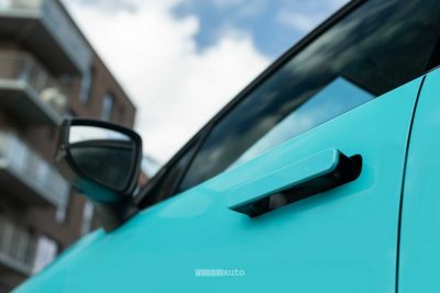 Nuova Nissan Leaf maniglia a scomparsa