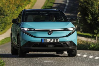 Nuova Nissan Leaf su strada