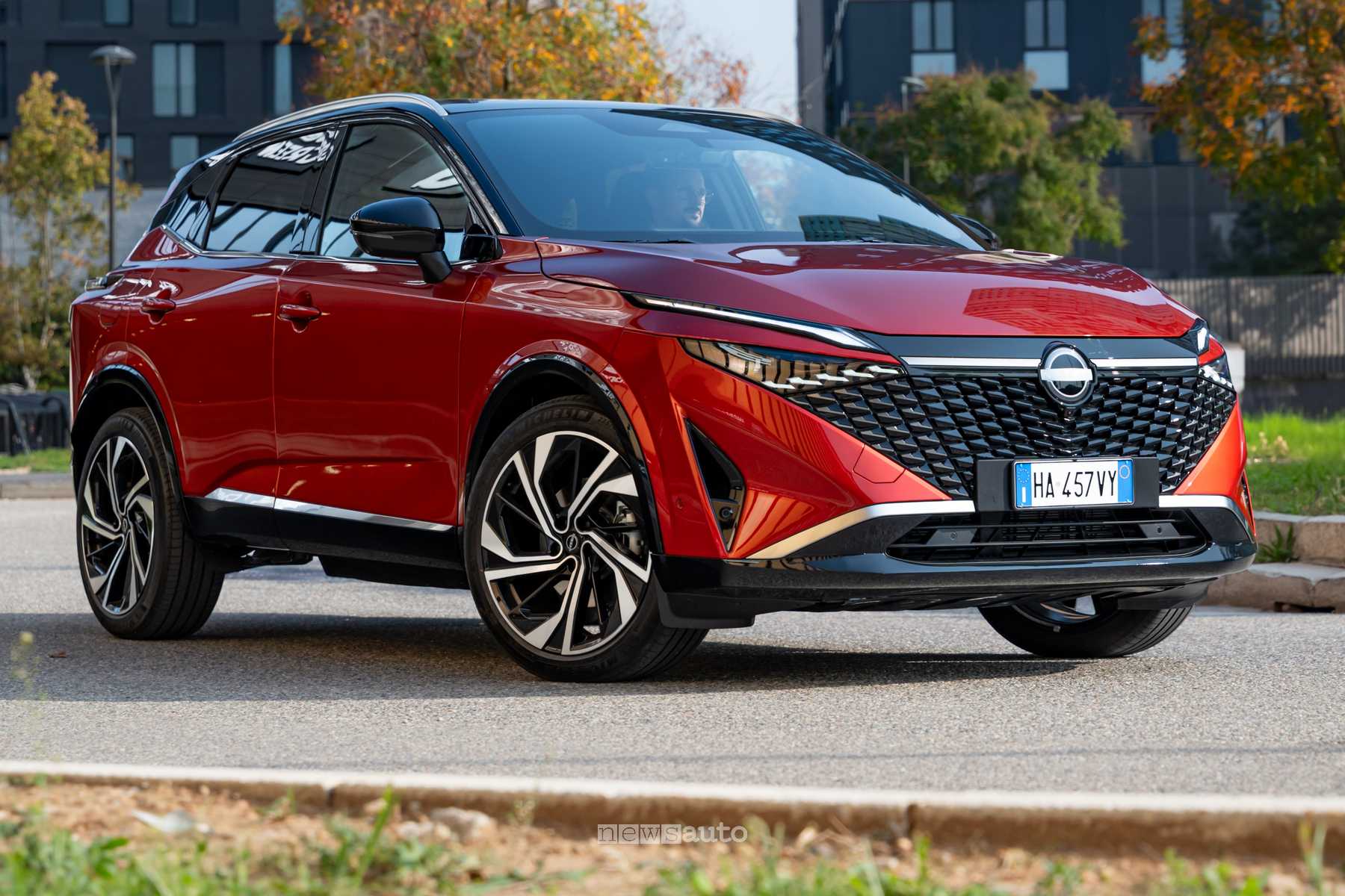 FOTO nuovo Nissan Qashqai e-Power, carrozzeria, abitacolo e interni