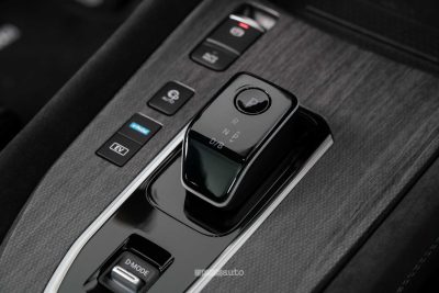 Nissan Qashqai e-POWER leva cambio automatico