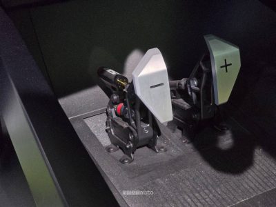 Opel Corsa GSE Vision Gran Turismo pedaliera