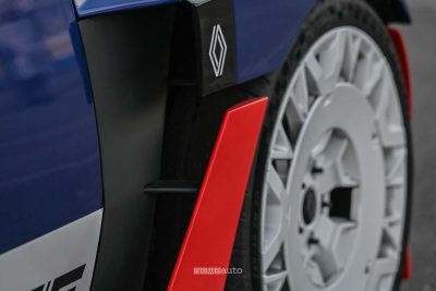 Renault 5 Turbo 3E presa d'aria carreggiata anteriore