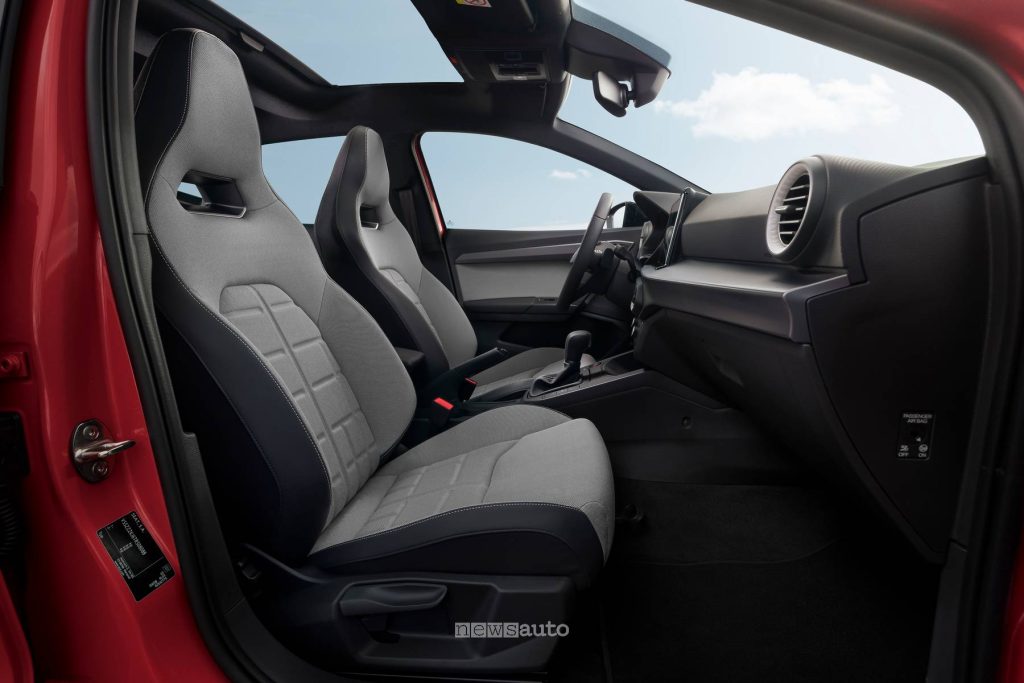 Seat Ibiza 2026 sedili anteriori allestimento FR