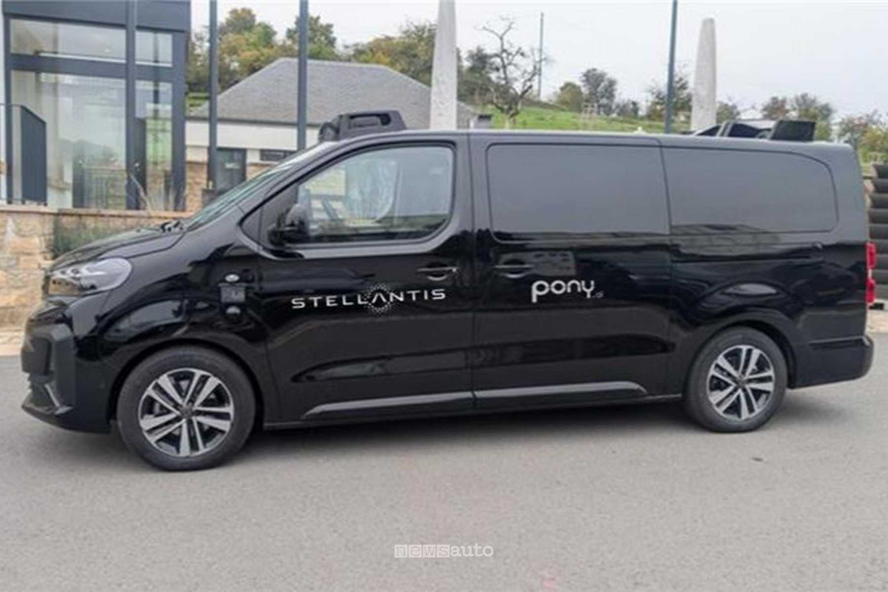 Peugeot e-Traveller guida autonoma