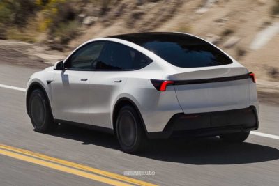 Tesla Model Y Standard su strada