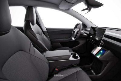 Tesla Model Y Standard abitacolo
