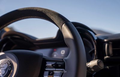 Alfa Romeo Junior Milano Cortina 2026 dettagli volante