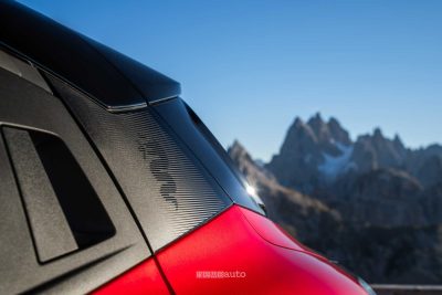 Alfa Romeo Junior Milano Cortina 2026 logo montante posteriore