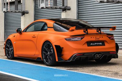 Alpine A110 R Ultime posteriore 3/4 sulla pit-lane di Le Mans