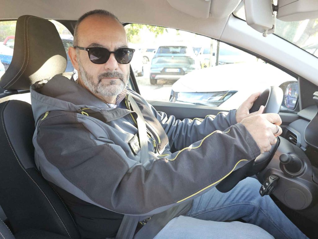 L'ergonomia del posto di guida è votata al massimo comfort. La maggiore altezza da terra si rivela preziosa per un'ottima accessibilità nell'abitacolo 