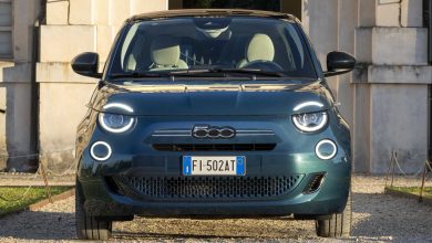 Nuova Fiat 500 Hybrid La Prima frontale, firma luminosa