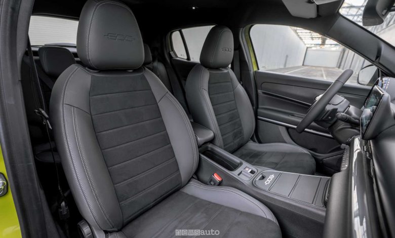 L'abitacolo della Fiat 600 Sport Edizione Milano Cortina 2026