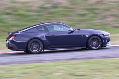 Ford Mustang Dark Horse in drifting