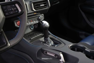 Ford Mustang Dark Horse leva cambio automatico