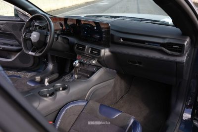 Ford Mustang Dark Horse plancia anteriore