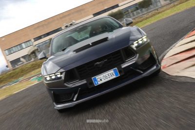 Ford Mustang Dark Horse test in pista all'ISAM