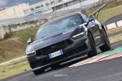 Ford Mustang Dark Horse test in pista all'ISAM