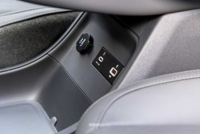 Leapmotor B10 prese USB e 12 V nella console centrale