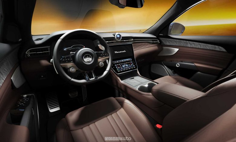 Maserati Grecale Lumina Blu plancia abitacolo