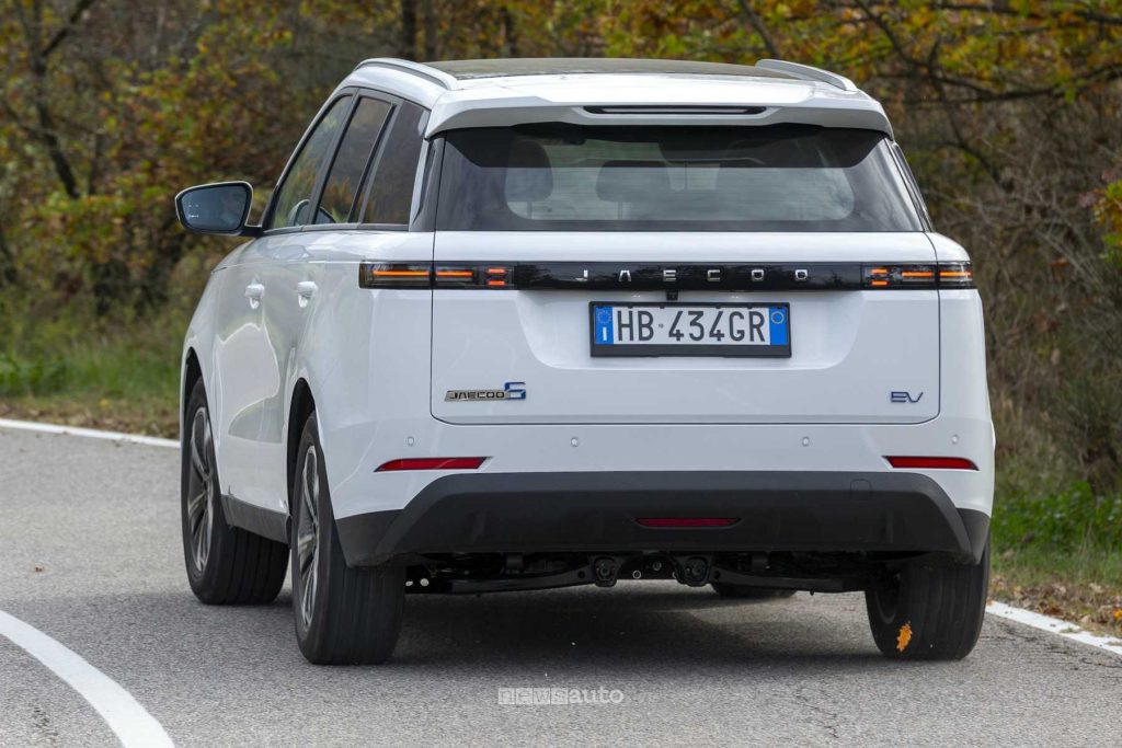 Jaecoo J5 EV su strada