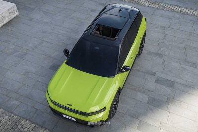 Nuova Jeep Compass tetto panoramico vista dall'alto