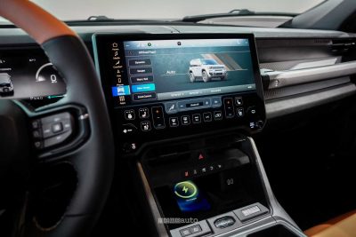 Nuova Jeep Recon display infotainment da 14,5”