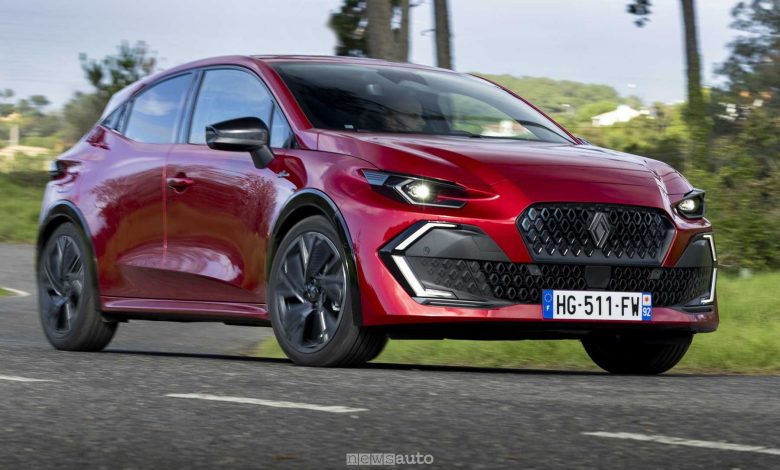 Nuova Renault Clio Esprit Alpine su strada