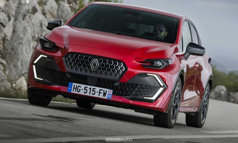 Nuova Renault Clio su strada