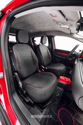 Renault Twingo E-Tech-Electric Techno Rouge Absolu sedili anteriori