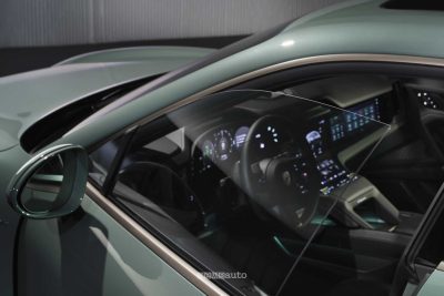 Porsche Cayenne Turbo Electric finestrino senza cornice