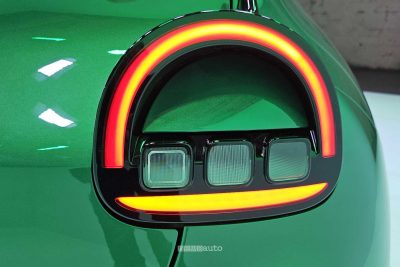 Renault Twingo E-Tech Electric verde faro posteriore