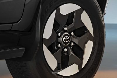 Nuovo Toyota Hilux BEV cerchio da 17"