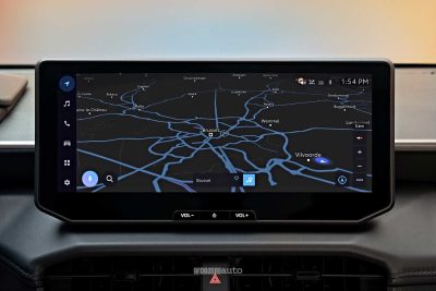 Nuovo Toyota Hilux BEV display infotainment 12,3"