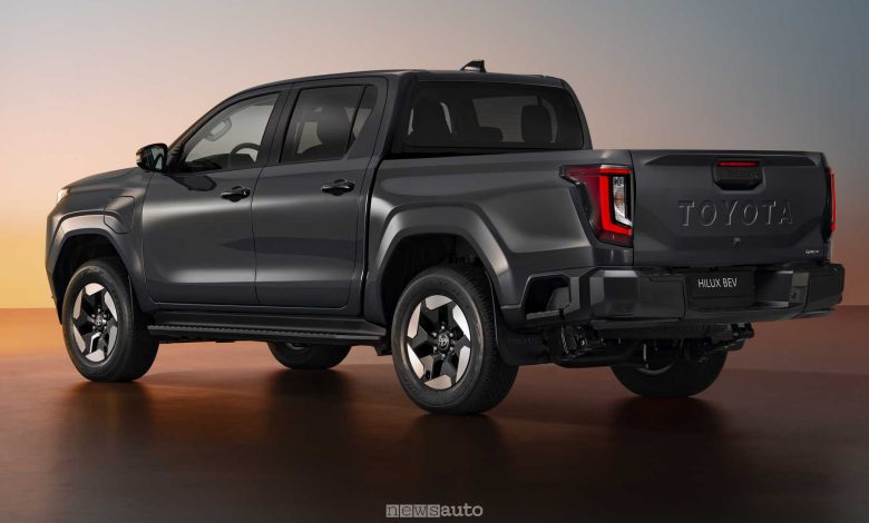 Nuovo Toyota Hilux BEV posteriore 3/4