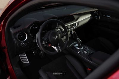 Alfa Romeo Giulia Quadrifoglio Collezione abitacolo