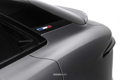 Alpine A390 GTS bandierina francese sul montante posteriore