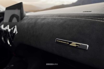 DS 3 Performance Line E-Tense plancia in Alcantara