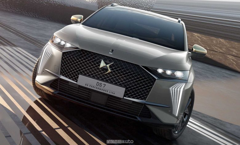 DS 7 Performance Line frontale firma luminosa