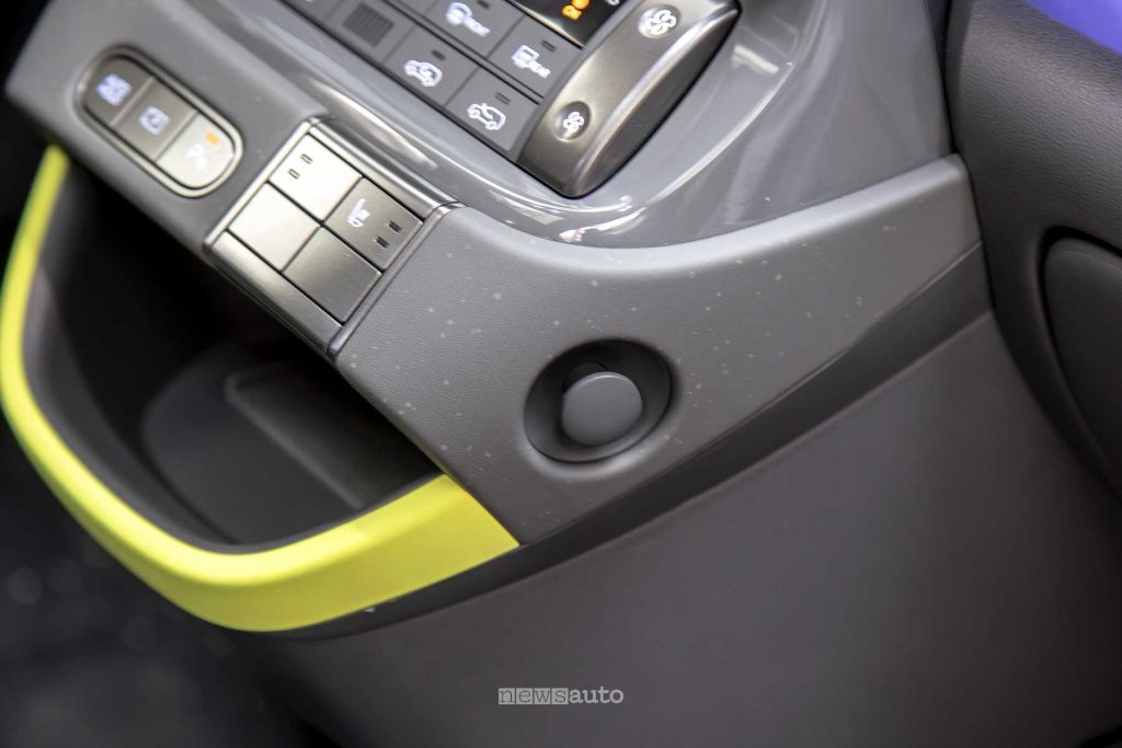 Hyundai Inster Cross porta oggetti console centrale
