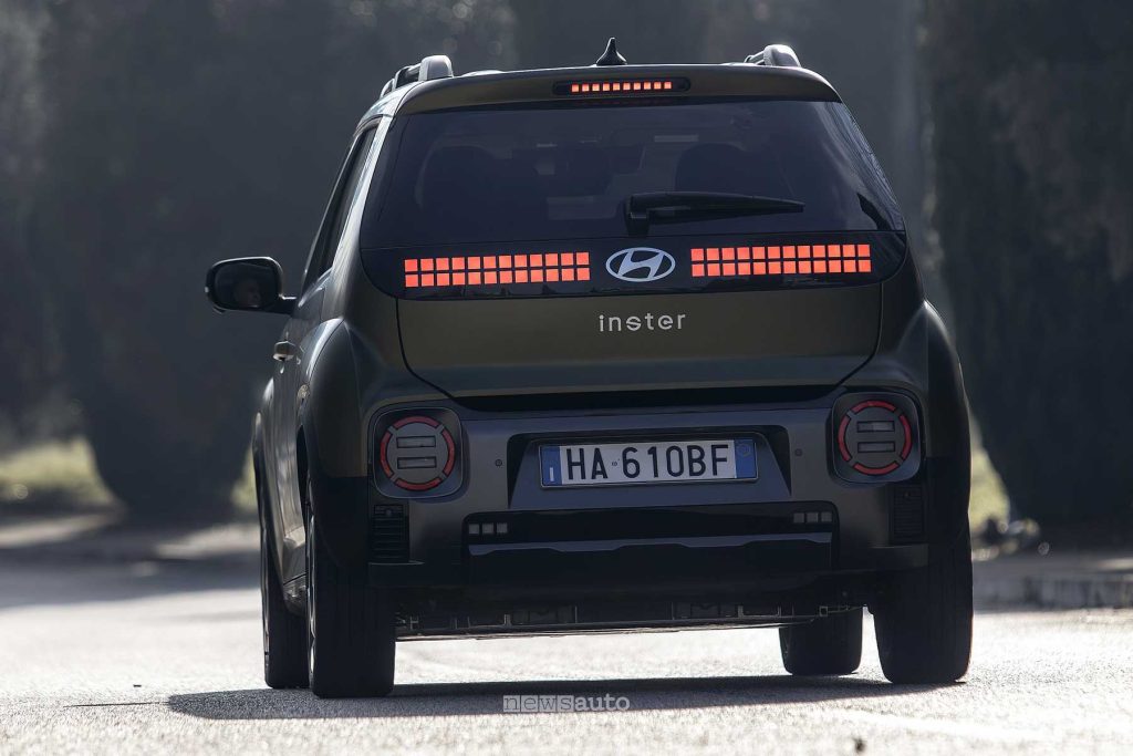 Hyundai Inster Cross test su strada