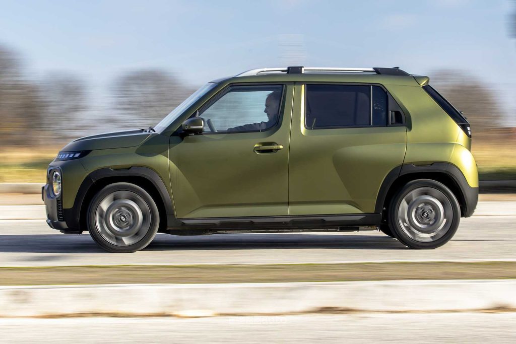 Hyundai Inster Cross test su strada