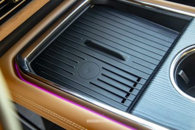 Mazda 6e vano per la ricarica wireless dello smartphone