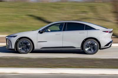 Mazda 6e test su strada