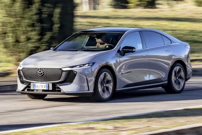 Mazda 6e test su strada