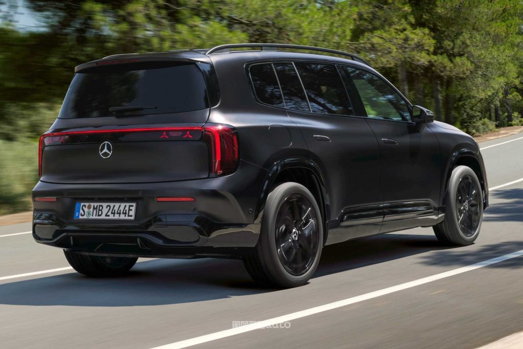 Nuova Mercedes GLB su strada