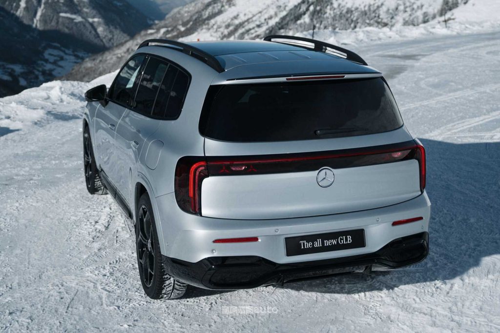 Nuova Mercedes GLB ibrida posteriore 3/4