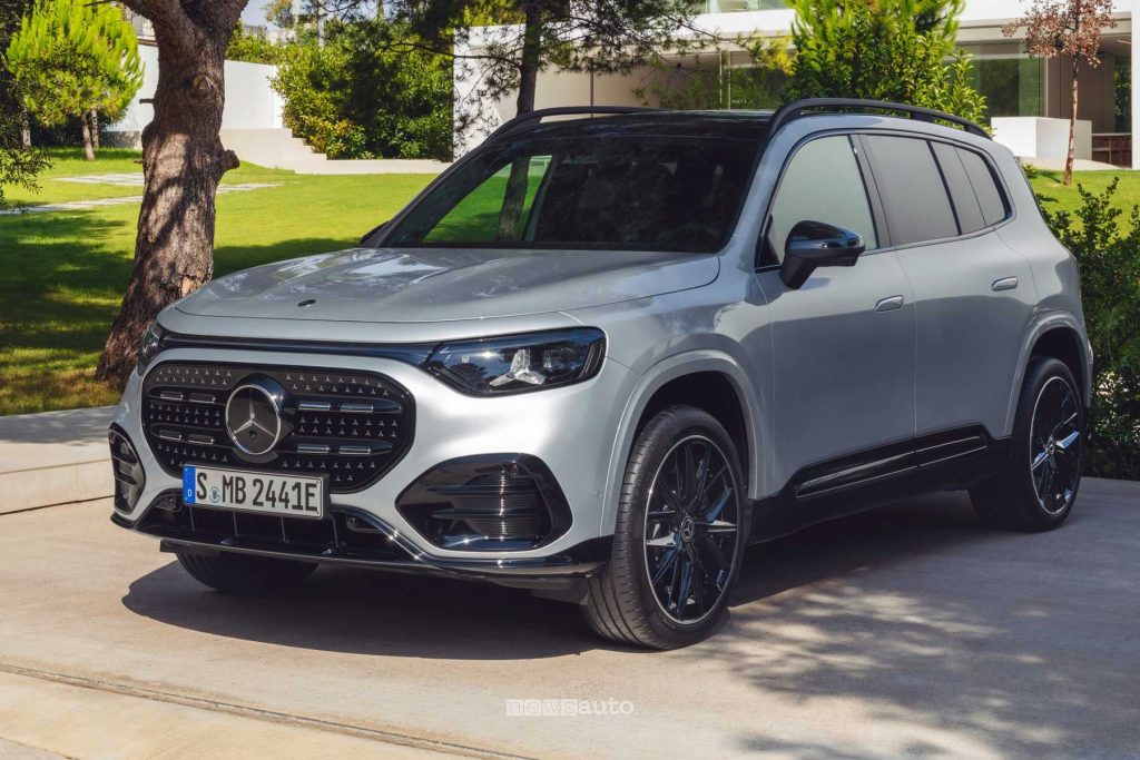 Nuova Mercedes GLB anteriore 3/4