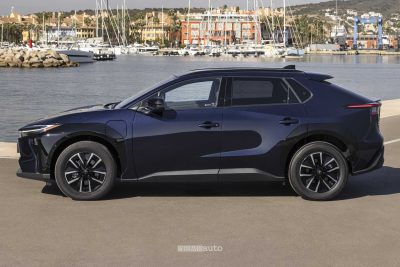 Nuova Toyota bZ4X FWD laterale