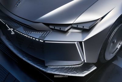 DS N°4 Taylor Made Concept firma luminosa anteriore