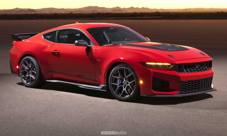 Ford Mustang Dark Horse SC anteriore 3/4